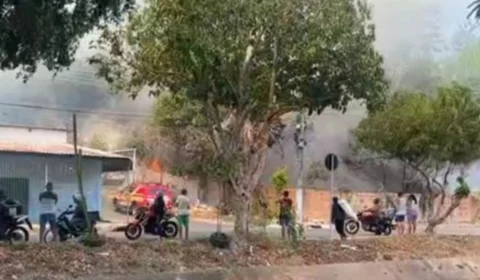 VÍDEO: incêndio devasta vegetação em terreno na zona Sul de Manaus