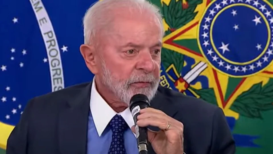 ‘Brasil não estava 100% preparado’, admite Lula sobre crise climática