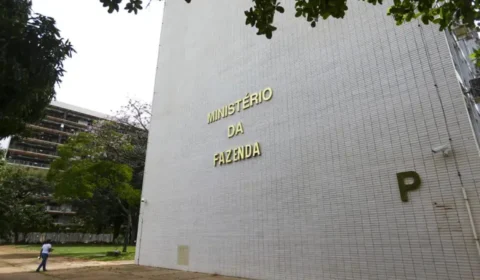 PIB: Fazenda prevê crescimento de 2,5% para 3,2% em 2024