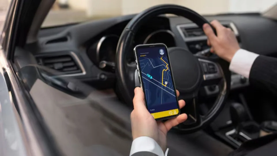 VÍDEO: Mulher é deixada bêbada em carro de motorista de APP em Manaus