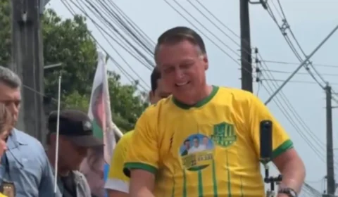 Apoiadores recebe Bolsonaro em motocarreata pelas ruas de Manaus; veja vídeo