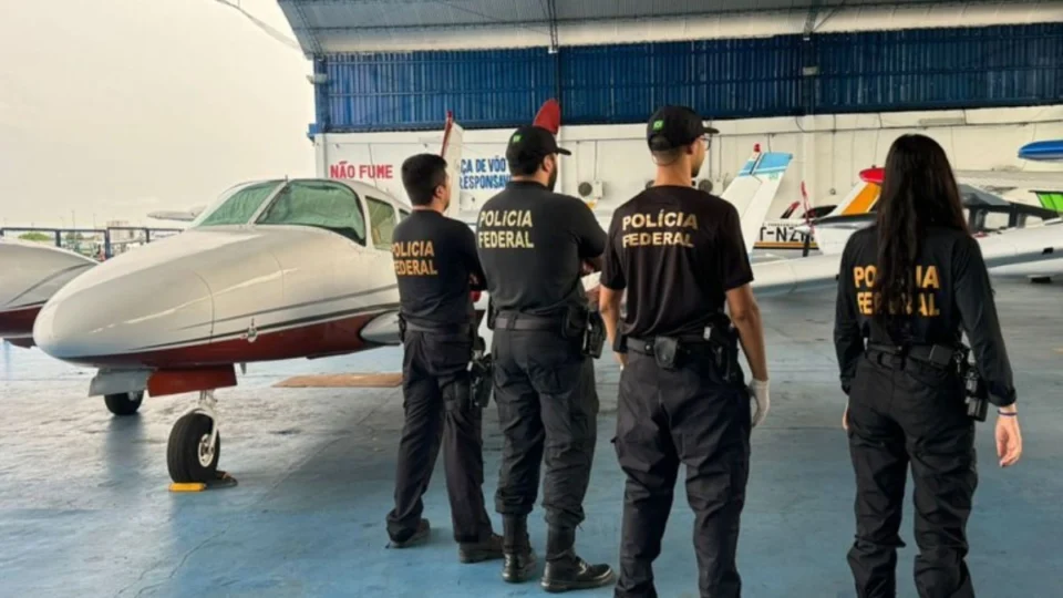PF apreende quase R$ 1 milhão dentro de avião no Aeroclube de Manaus