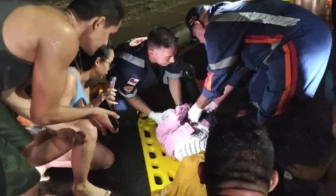 Passageira de moto por APP fica ferida após colisão com carro em Manaus