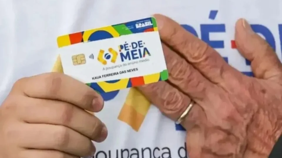 Deputados de oposição pedem impeachment de Lula após bloqueio do Pé-de-Meia