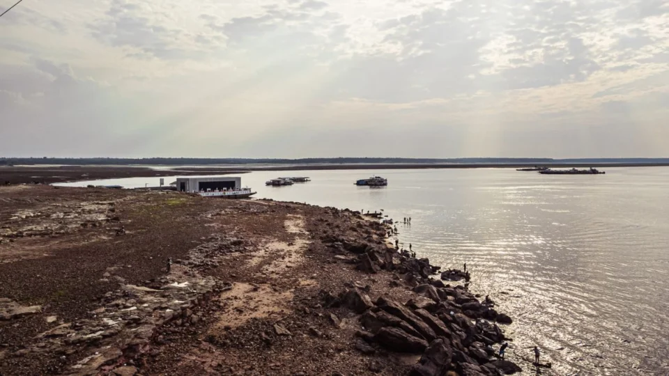 Seca 2024: rios da Amazônia atingem níveis recordes de baixa