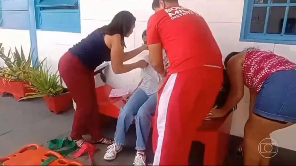 Crianças desmaiam em escola do DF por causa da fumaça