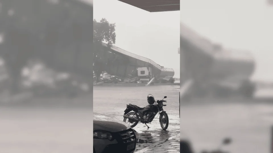 Chuva em Fortaleza do Tabocão derruba estrutura de posto