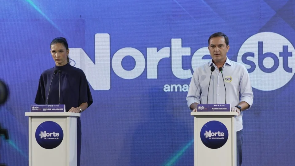 Debate em Parintins: Mateus apresenta propostas para a assistência social e Michele rebate; confira