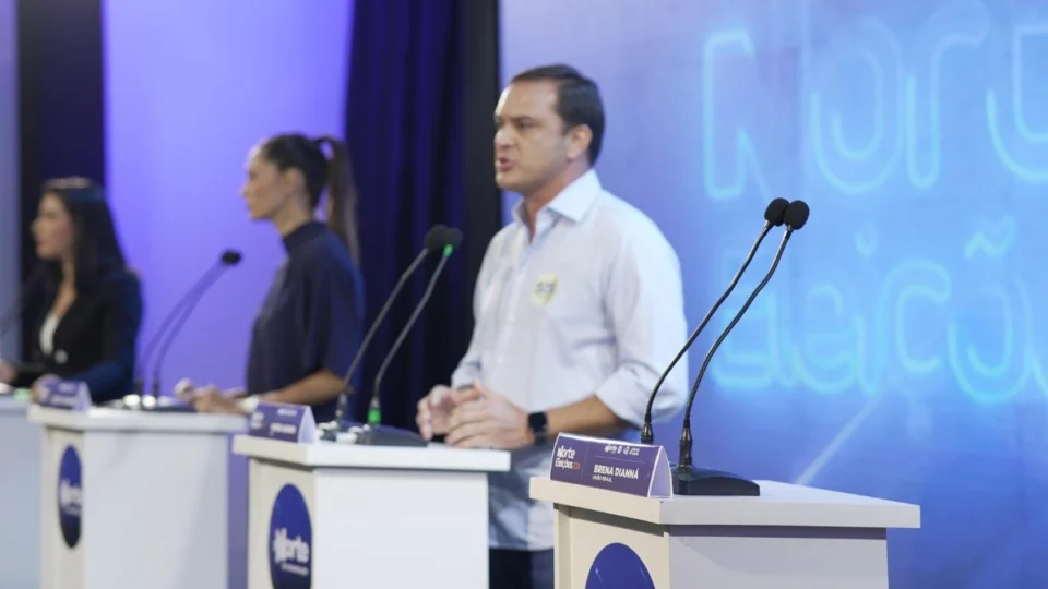 Debate em Parintins: Assayag e Valadares chamam Dianná de ‘fujona’ e ‘menina mimada’