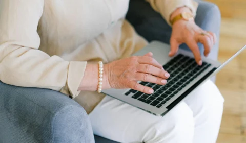 Descontos do INSS: empresas forjam gravações para aplicar golpes em aposentados