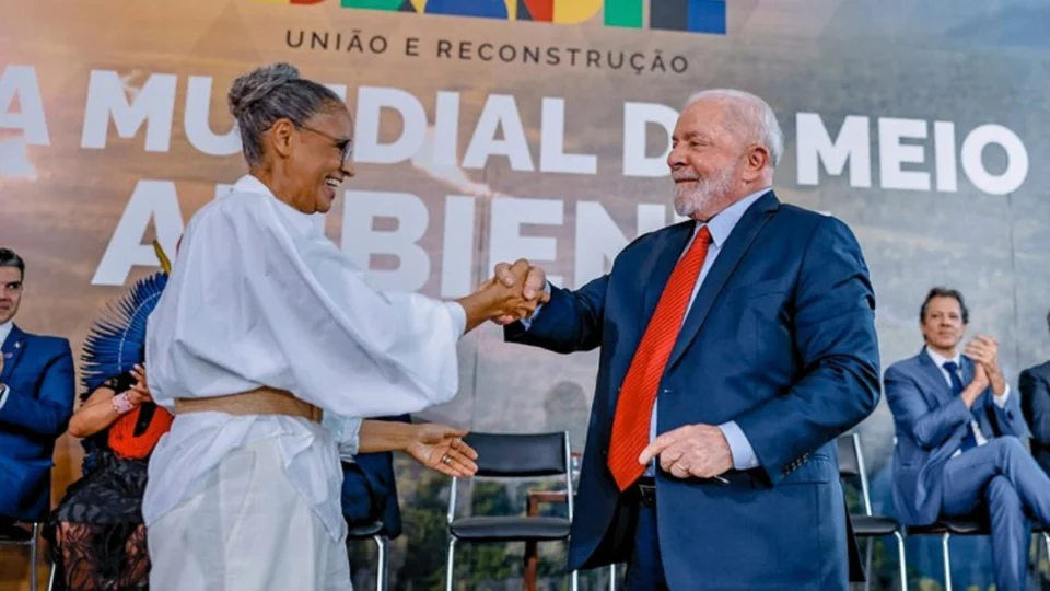 BR-319: Lula se compromete em viabilizar rodovia e defende Marina Silva
