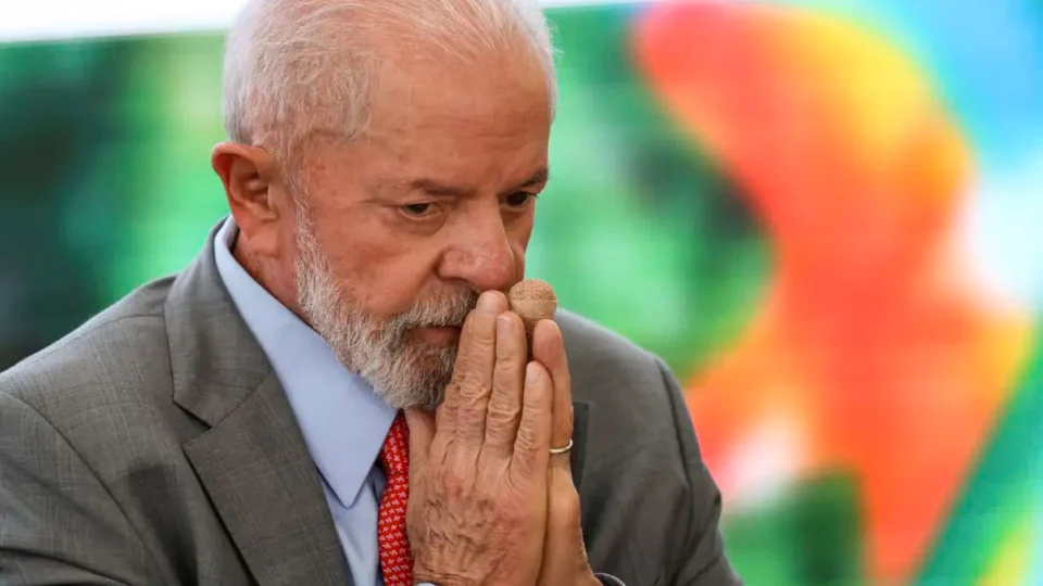 Lula visita regiões afetadas pela seca e se reúne com autoridades no Amazonas
