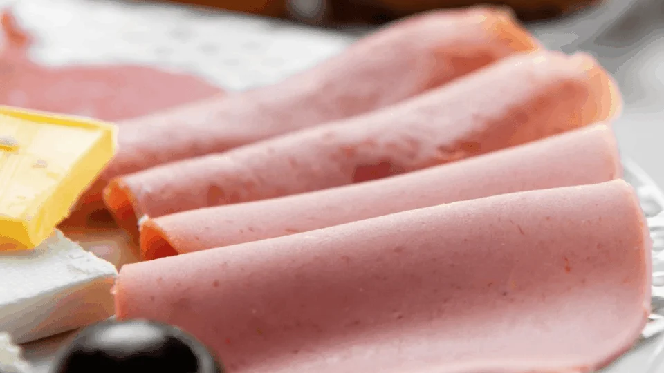 Mortes por botulismo na Bahia: entenda surto e relação com mortadela