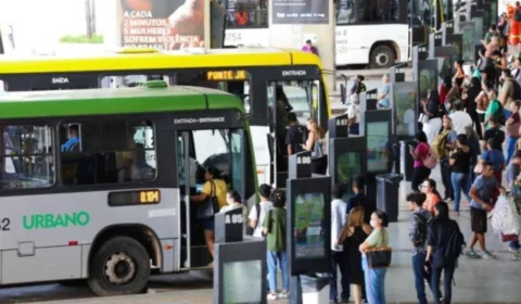 Homem assedia mulher em ônibus e é preso no DF
