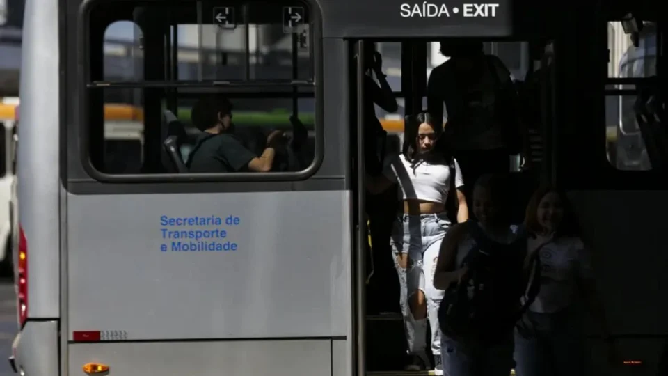 Medo nas ruas: 97% das mulheres no Brasil confirmam falta de segurança