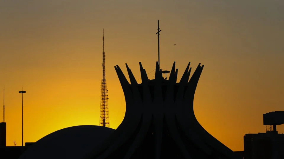 DF bate novo recorde de calor nesta sexta (27); veja temperatura registrada