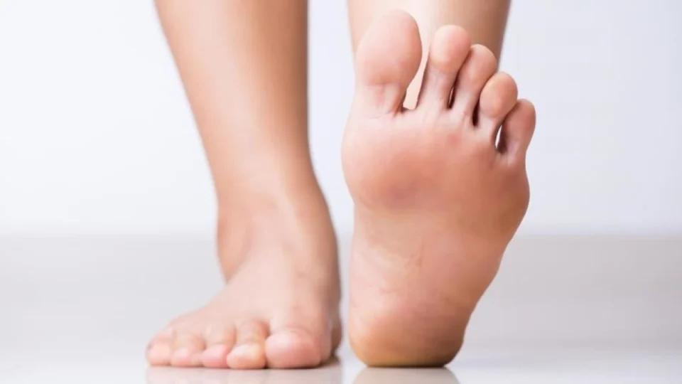 Como remover pele morta dos pés? veja 7 técnicas eficazes e fáceis