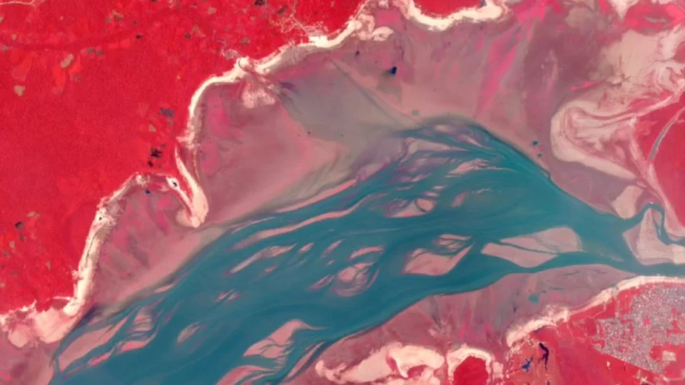 Satélite da União Europeia mostra devastação da seca no Lago Tefé, no Amazonas