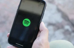 Spotify bloqueia acessos de versões piratas do app no Android