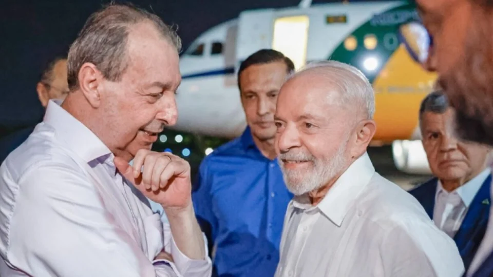 Lula em Manaus: queimadas e seca no AM serão pautas na Norte FM