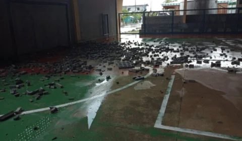 Temporal destelha 15 casas e destrói teto de escola em Manacapuru