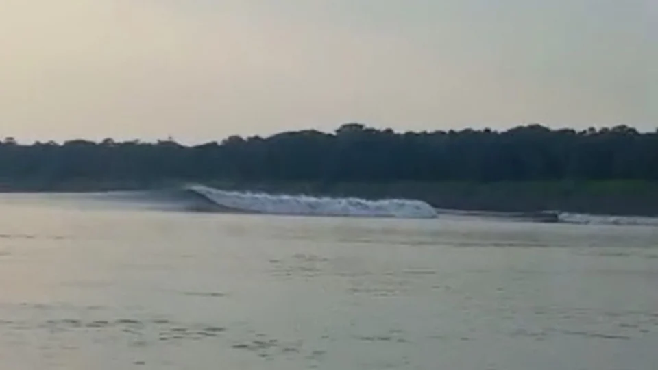 ‘Tsunami’ no Rio Solimões? Ondas impressionam moradores; vídeo