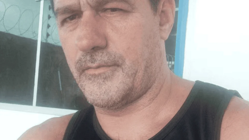 Homem é morto a tiros dentro de casa em Eldorado