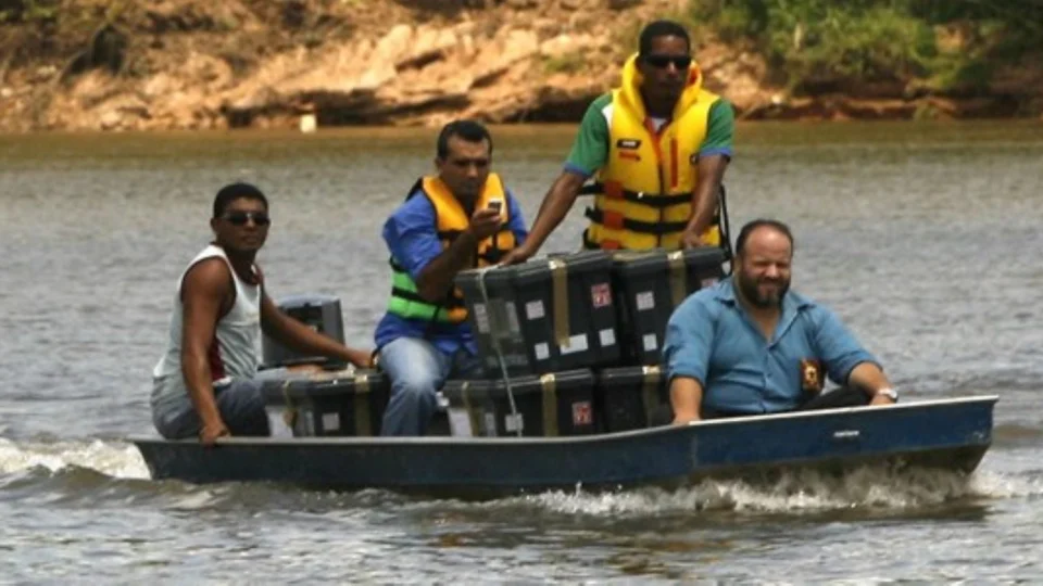 Tribunal do Amazonas garante urnas eletrônicas em regiões isoladas pela seca
