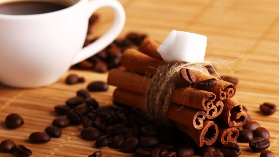 Café com canela realmente ajuda a emagrecer? Entenda
