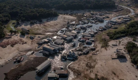 Após atingir seca histórica, rio Negro registra 12,11 m nesta quarta (9)