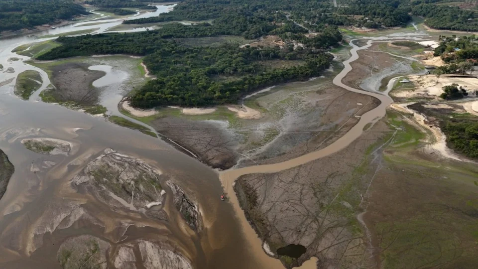 Rio Negro registra queda após 11 dias de subida; entenda o fenômeno ‘repiquete’