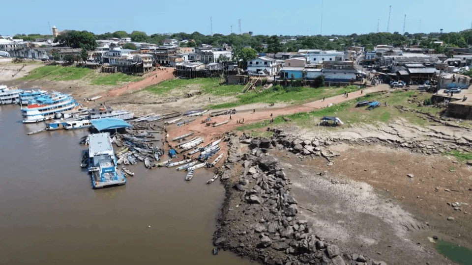 Recorde de seca: veja antes e depois do rio Amazonas em Itacoatiara