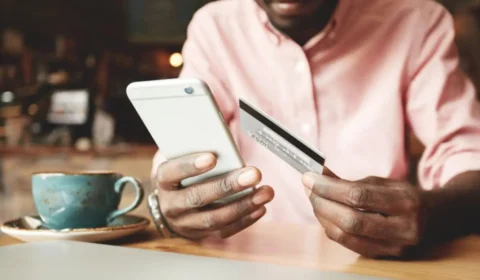 Confira lista de cartões de crédito disponíveis para negativados