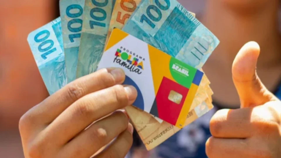 Amazonas tem mais famílias no Bolsa Família do que trabalhadores com carteira assinada