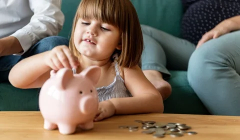 Dia das crianças: como ensinar educação financeira para elas