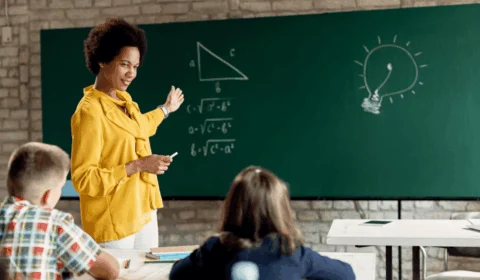 Dia dos professores é feriado? Veja quem folga hoje (15/10)