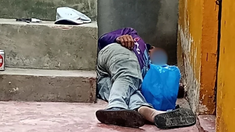 Entregador de gás morre ao cair de escada em Manaus