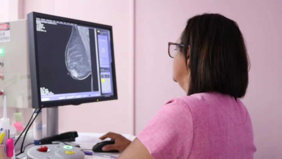 Saiba onde fazer exame de tomografia e mamografia gratuito em Manaus