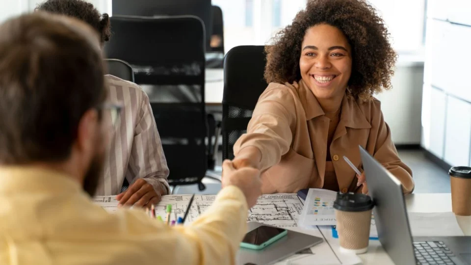 Feira virtual oferece 2 mil vagas de emprego em Manaus; confira