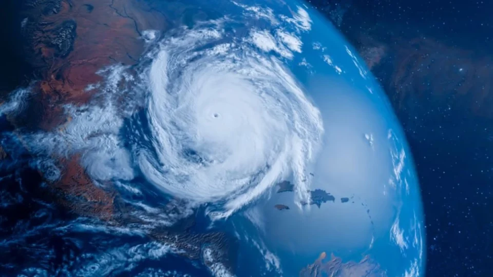 Furacão Milton: o que é e quais as diferenças entre ele, tornado e ciclone