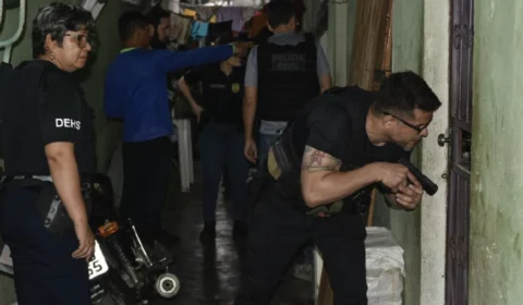 Influencer de Manaus é preso por roubo e porte de arma ilegal