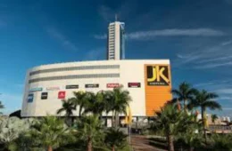 Teto de shopping do DF cai sobre família que pedia milk-shake