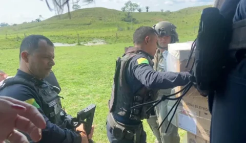 Eleições 2024: Em áreas remotas do Acre, urnas foram levadas de barco e helicóptero