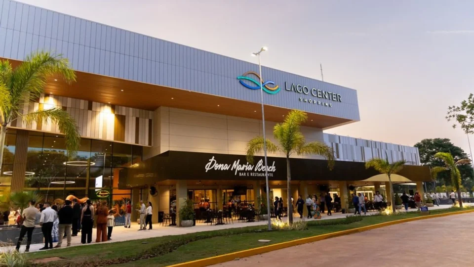 Público prestigia inauguração do primeiro shopping de Araguaína