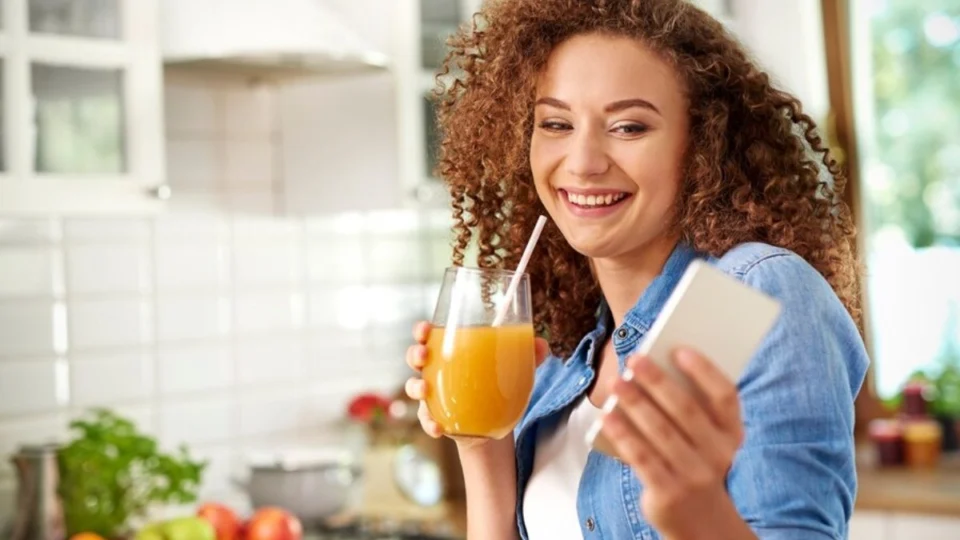 Opções de sucos detox para fazer durante os dias quentes