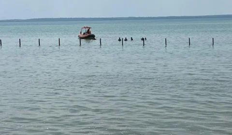 Jovem morre afogado após entrar na água para buscar bola na Praia das Arnos