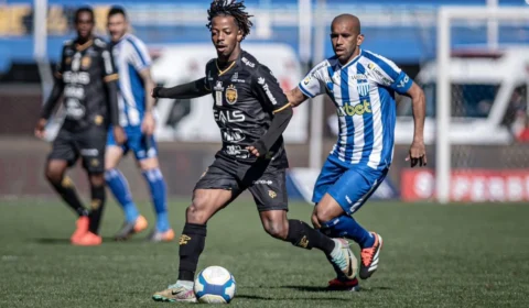 Jogo de seis pontos: Amazonas recebe Avaí na Arena da Amazônia