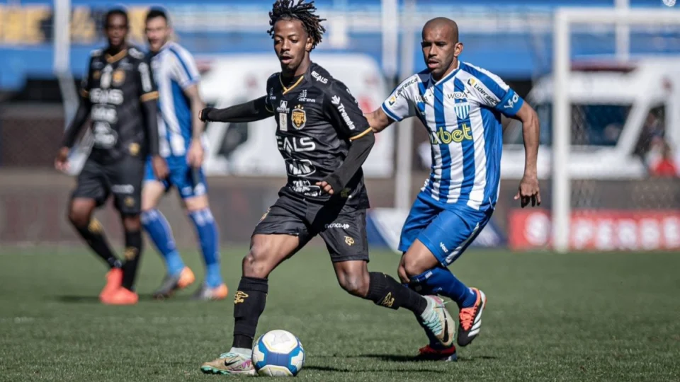 Jogo de seis pontos: Amazonas recebe Avaí na Arena da Amazônia