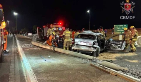 Motorista do DF morre após bater audi em poste perto da Ponte JK