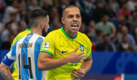 Brasil vence Argentina e conquista Copa do Mundo de futsal